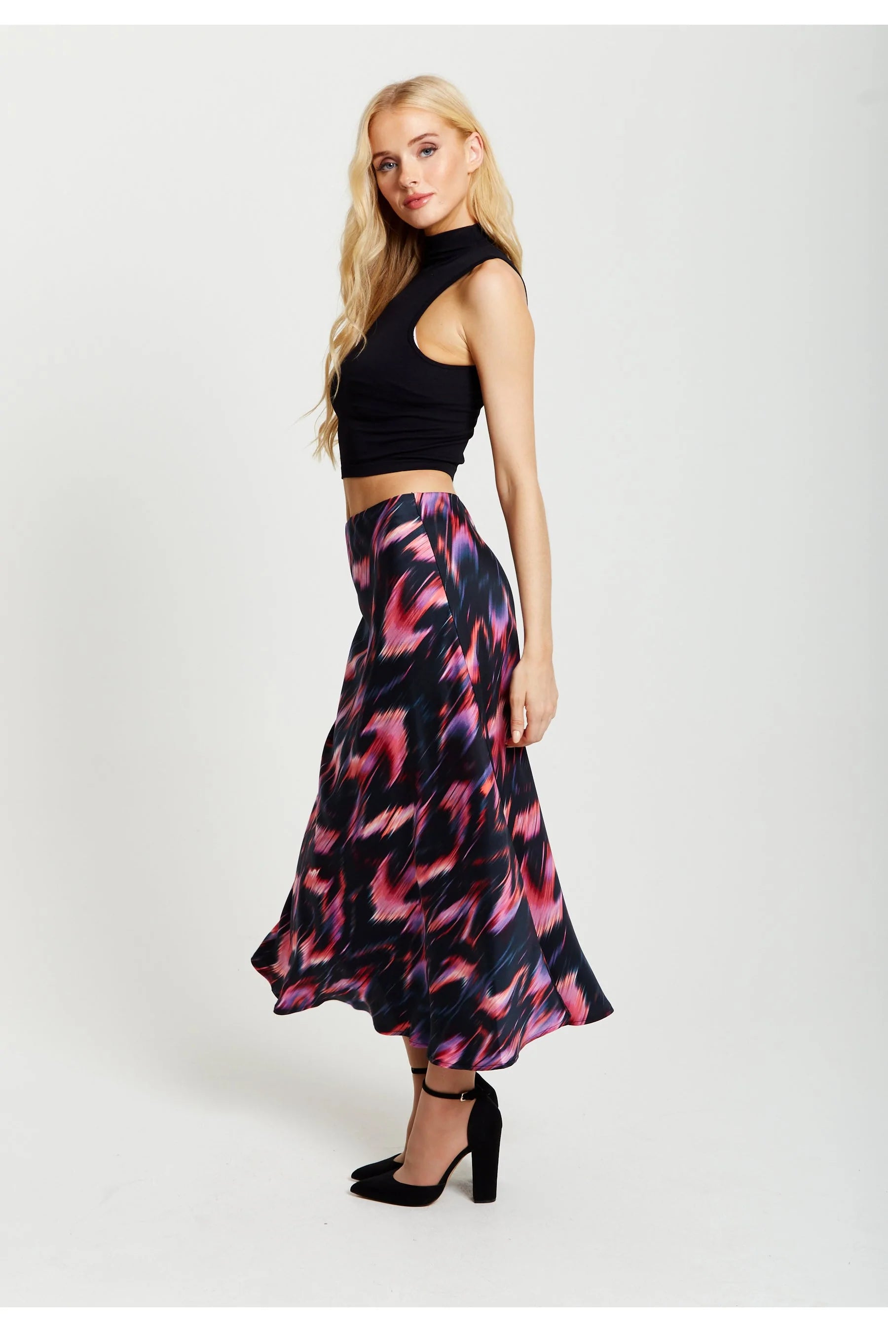 Liquorish Abstract Feather Print Midi Skirt In Black Pink